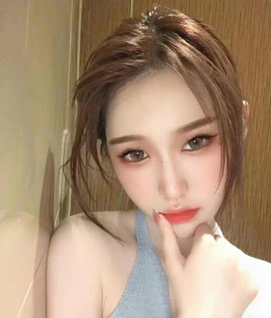 上海市00后一字马潮喷水非常多~~